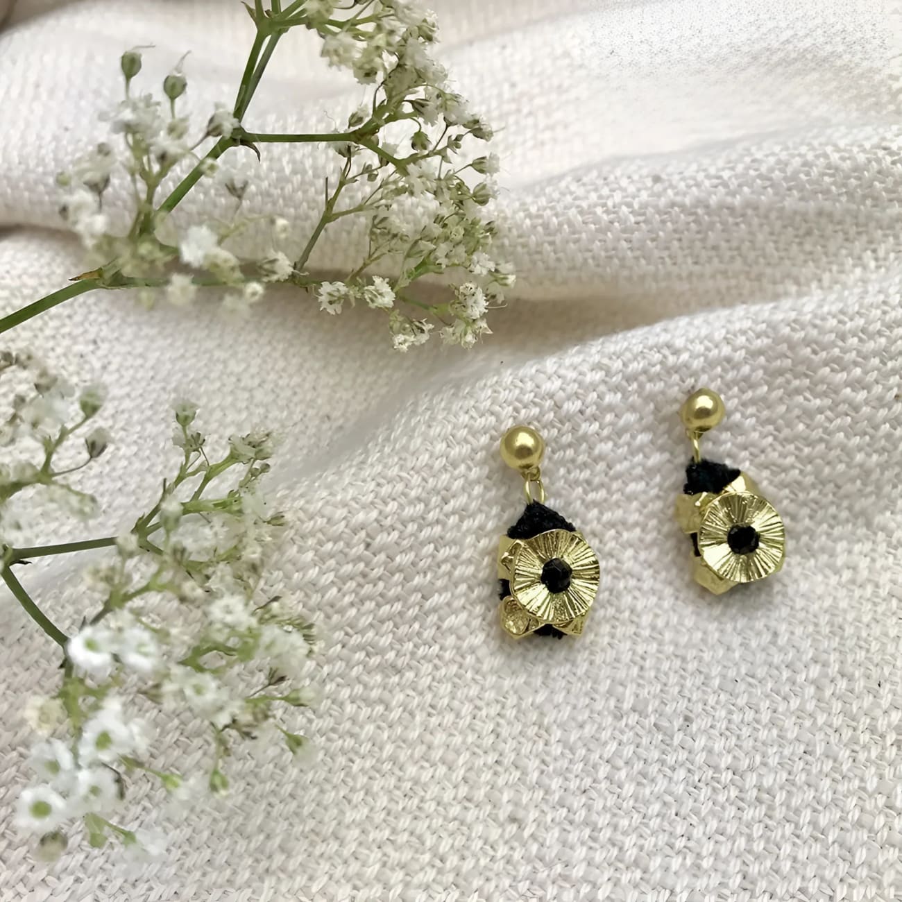 Keya Flower Earrings - Black
