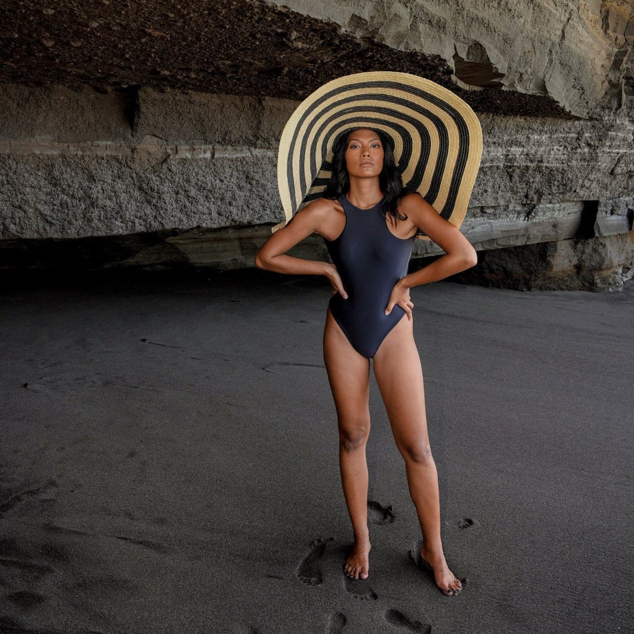 Solana Oversized Striped Straw Hat In Natural/Black Sun Hats