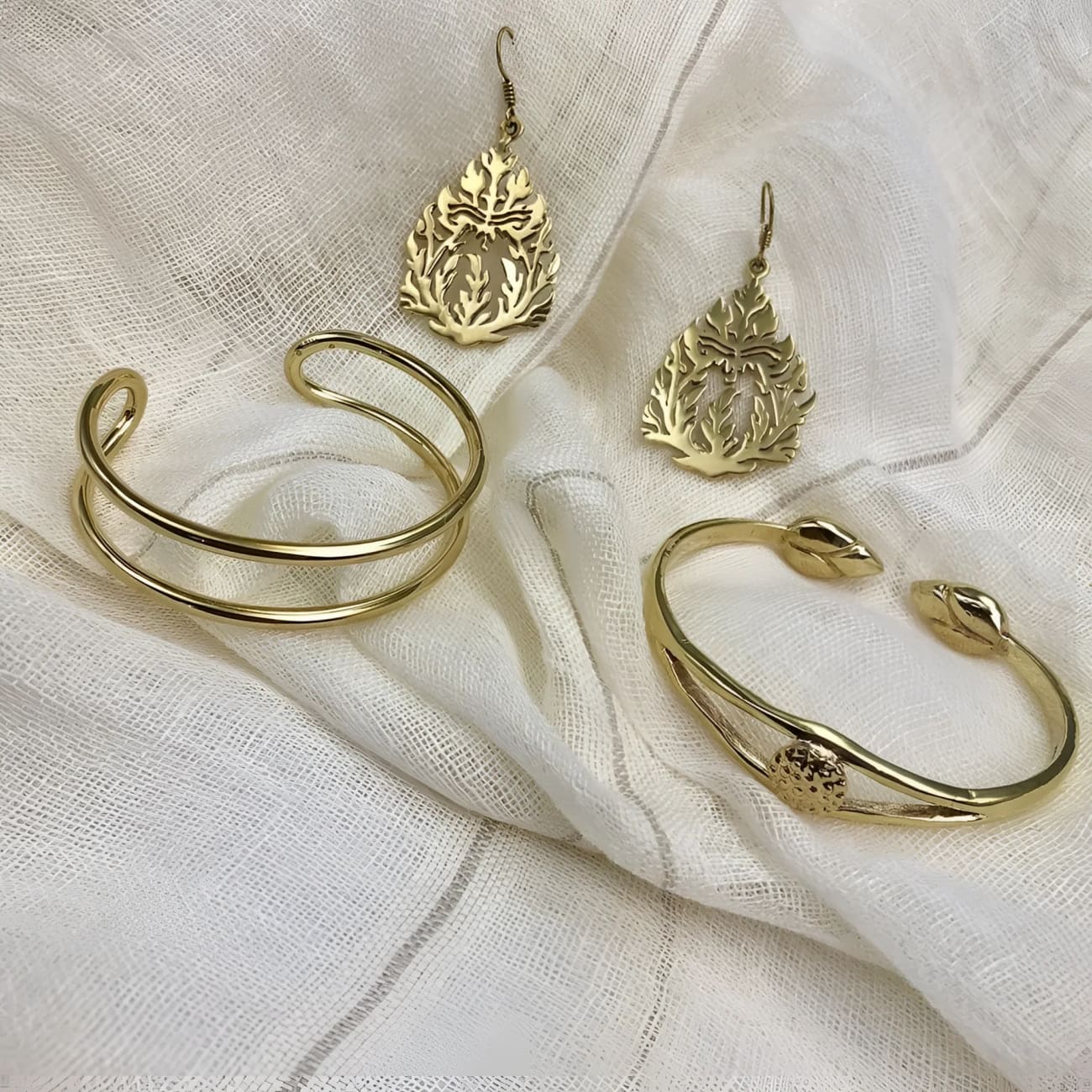 Wire Bombshell Cuff - Bracelets